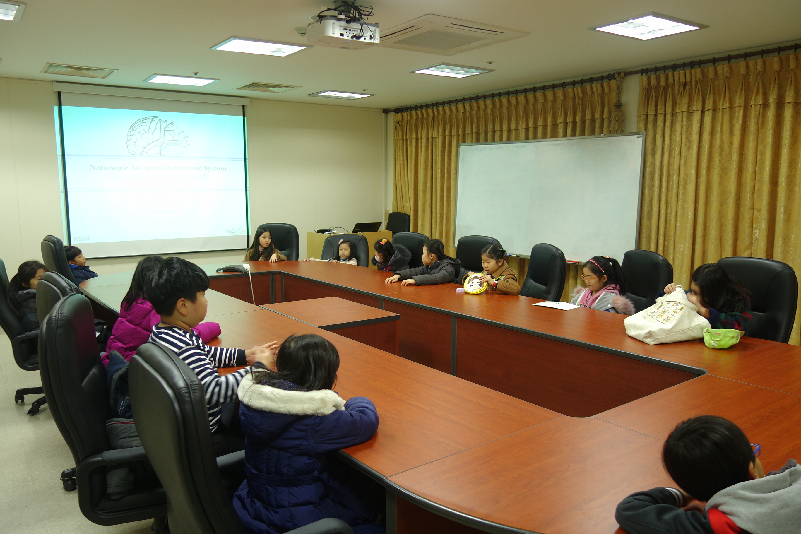 2018년 학교공헌사업 카이스트탐방과 진로멘토링 랩탐방 (3).JPG